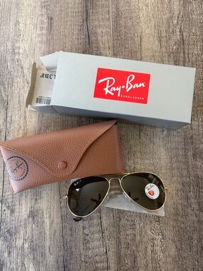 Ray-Ban Aviator Mens Sunglasses with Case